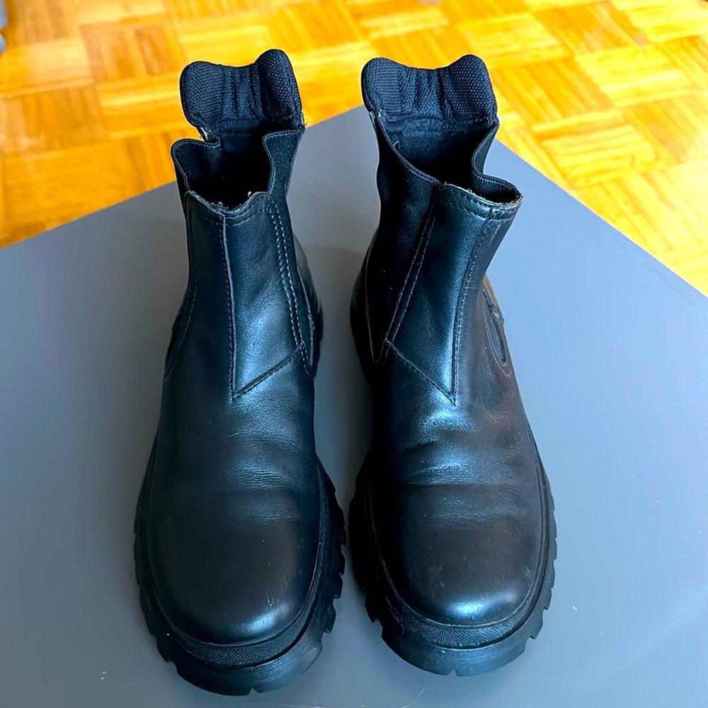 Black Prada booties perfect for fall size 7 in great condition
